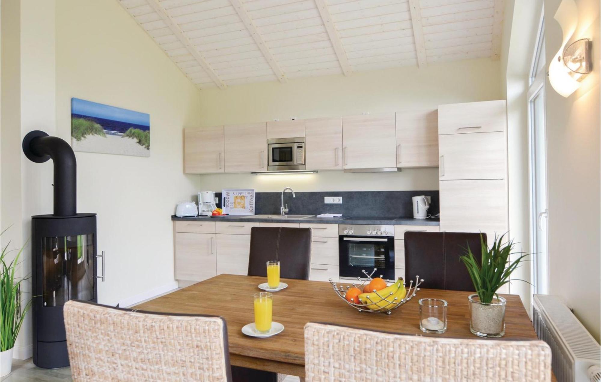 Awesome Home In Dagebuell With Kitchen Exteriör bild